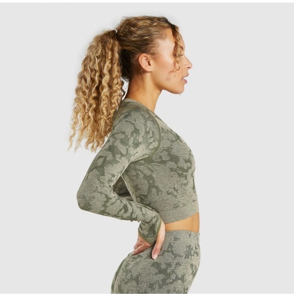 NWOT GYMSHARK ADAPT CAMO SEAMLESS LONG SLEEVE CROP TOP GREEN SIZE S - Picture 2 of 12